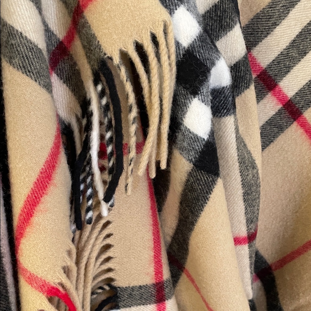 Vintage Burberry Beige Black Red Nova Check Cape - Picture 8 of 10